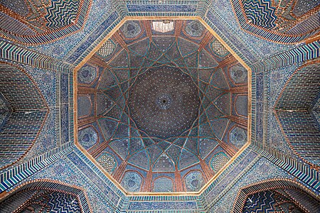 مشهدٌ داخلي لإحدى قباب مسجد شاهجهان