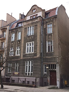 Frontage on the street
