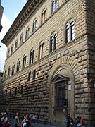 Palacio Medici Riccardi, de Michelozzo (1444).[22]​