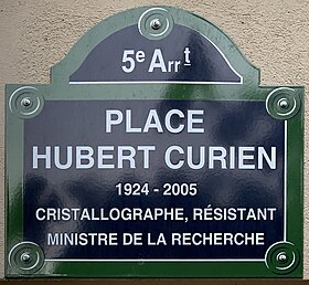 Voir la plaque.