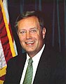 مایکل جی. آکسلی (نماینده جمهوری‌خواه - از اوهایو - مجلس نمایندگان آمریکا)، یکی از دو پشتیبانی‌کننده اصلی تصویب قانون ساربنز-آکسلی ۲۰۰۲