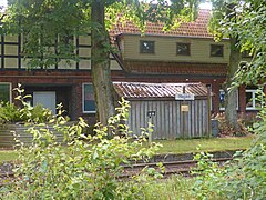 Ehemaliger Bahnhof und Teilansicht der Bahnhofsgaststätte