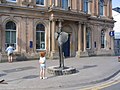 Sligo: Statue de W.B Yeats devant la Bank of Ulster