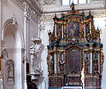 Ołtarz-relikwiarz św. Urszuli i nagrobek opata Mikołaja Antoniego Łukomskiego