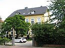 Wohnhaus. (Baudenkmalgruppe: Wohnhäuser Fürst-Ernst-Straße/Ulmenallee)