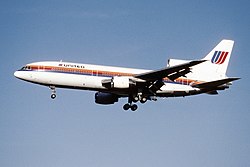 United Airlines Lockheed L-1011 TriStar 500 (%3F%3F) (10265800834).jpg