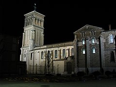 La catedral por la noche, vista desde la plaza de los Ormeaux