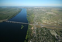 The Antonivka Road Bridge, pictured in 2006 View of Kherson and Antonovskiy bridge, 2006.jpg