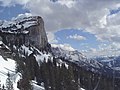 Steinplatte, daneben die Loferer Steinberge