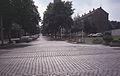 Lohmühlenstraße mit stillgelegten Straßenbahngleisen an der Ecke Karl-Kunger-Straße, 1990