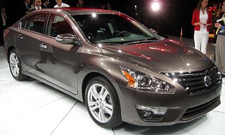 http://upload.wikimedia.org/wikipedia/commons/thumb/5/54/2013_Nissan_Altima_3.5SL_-_2012_NYIAS.JPG/320px-2013_Nissan_Altima_3.5SL_-_2012_NYIAS.JPG