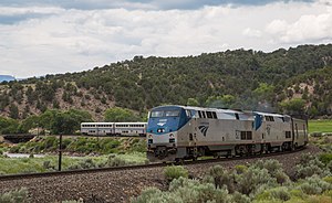 Amtrak California Zephyr на реке Колорадо (28154290124) .jpg