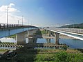 葉鹿橋と側道橋