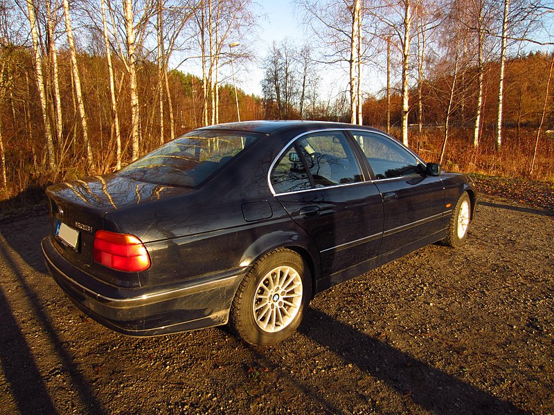 File:BMW E39 5-Series MY1999 523i (5).JPG