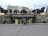 De ingang op de Plaça de Catalunya