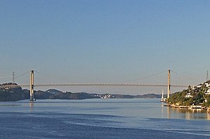 Die Sotra-Brücke über den Raunefjord