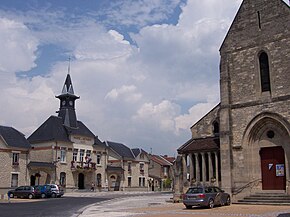 Центральная площадь Бетени, с церковью и ратушей