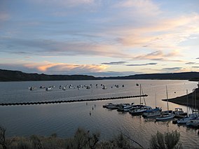 Navaha Lago ĉe sunsubiro de Rosa Campground