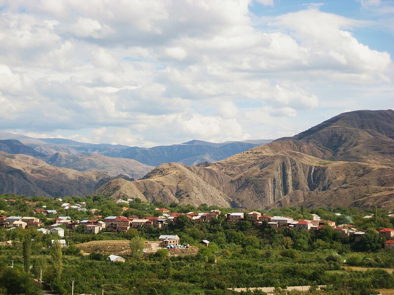 File:Garni Village.JPG