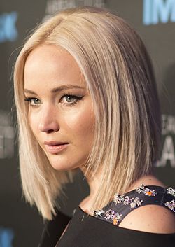 Jennifer Lawrence dokumenttielokuvan A Beautiful Planet ensi-illassa vuonna 2016.