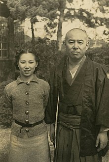 Pisarz z córką Ayuko, 1938
