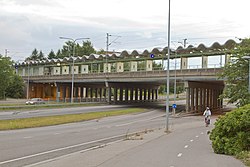 Pukinmäen rautatieasema kuvattuna Kehä 1:ltä.