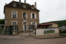 The town hall in Marmeaux