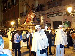 Holy Week procession in Taranto (Italy) Misteri-Prozession (Taranto) - Wasserall.jpg