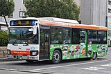 車体の前面以外をラッピングした例（奈良交通）