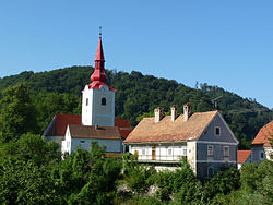 pogled na Pilštanj i rimokatoličku crkvu "Sv. Mihael"