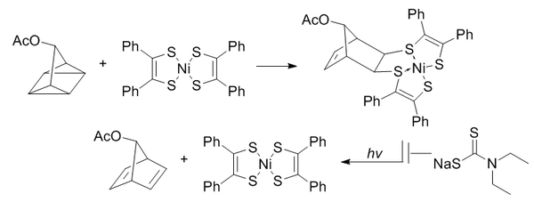 四环庚烷与双(二硫代苯偶酰)镍(II)的环加成反应