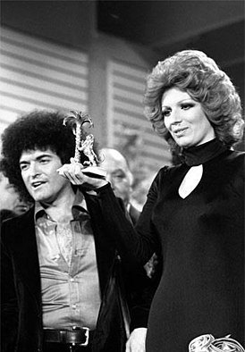 Кристиано Мальджольо (слева) и Ива Дзаникки на Фестивале Сан-Ремо в 1974 году