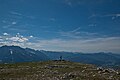 Auf dem Gipfel des Schneibsteins, links im Hintergrund das Watzmannmassiv