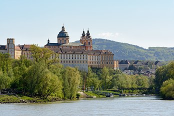 L'abbaye de Melk et le Danube (Basse-Autriche). (définition réelle 5 971 × 3 981)