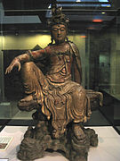 Bodhisattva Guanyin. Bois peint et doré. Jin, vers 1200. Shanxi. Victoria and Albert Museum