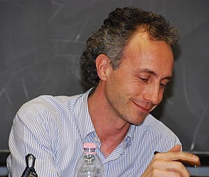 {{it|Marco Travaglio ad una conferenza a Trento}}