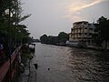 Khlong Bangkok Yai behind the temple