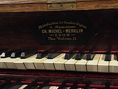 Plaque Ch. Michel - Merklin de la console de l'orgue de l'église Saint-Pierre d'Yssingeaux.