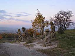 Кам'яні баби на горі Кременець
