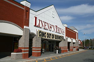 English: Linens 'n Things going out of busines...