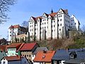 Schlossanlage mit Einfriedungs- und Stützmauern sowie Treppenanlage, Schlossbrücke und gärtnerische Anlagen (Schlosshof, südliche Gartenterrassen und nördlicher Schlossberg als Gartendenkmal)