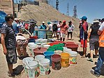 Abastecimiento de agua en zonas pobres afectadas de Lima por el Estado de emergencia.