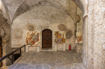 Affreschi all'interno del castello Visconteo