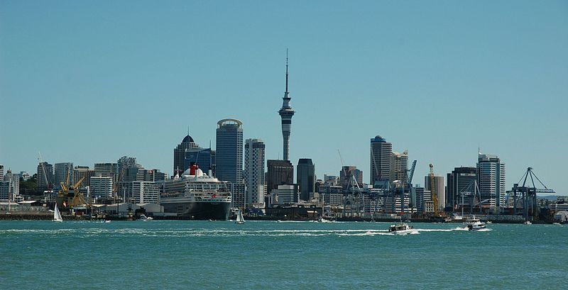 800px Aucklandqueenmary2 世界1住みやすい都市ランキング発表！