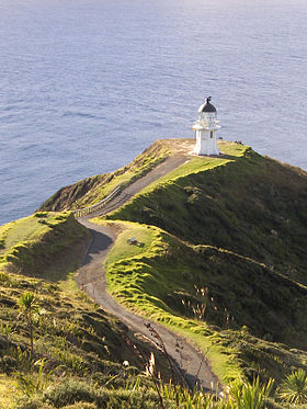 Le phare depuis une colline proche.