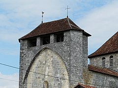 Partie supérieure du donjon-porche de l'église.