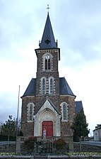 Devant l'église de Chartres-de-Bretagne.