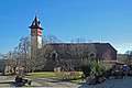 Östliches Wirtschaftsgebäude mit Wasserturm des Wirtschaftshofes (Einzeldenkmal zu ID-Nr. 09303933)