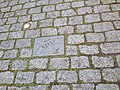 Kopfsteinpflaster mit Gedenktafel von Sean Kelly (Gewinner Paris–Roubaix 1984, 1986)