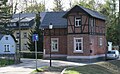 Pförtnerhaus (Nr. 18), Gärtnerei (Nr. 20) und Verwaltungsgebäude (ehemaliges Gartenhaus, Nr. 26), Einzeldenkmale der Sachgesamtheit 09240155